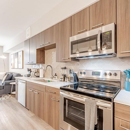 Upscale Modern Apts - Free Parking, Fast Wifi, Courtyard Apartment Austin Bagian luar foto