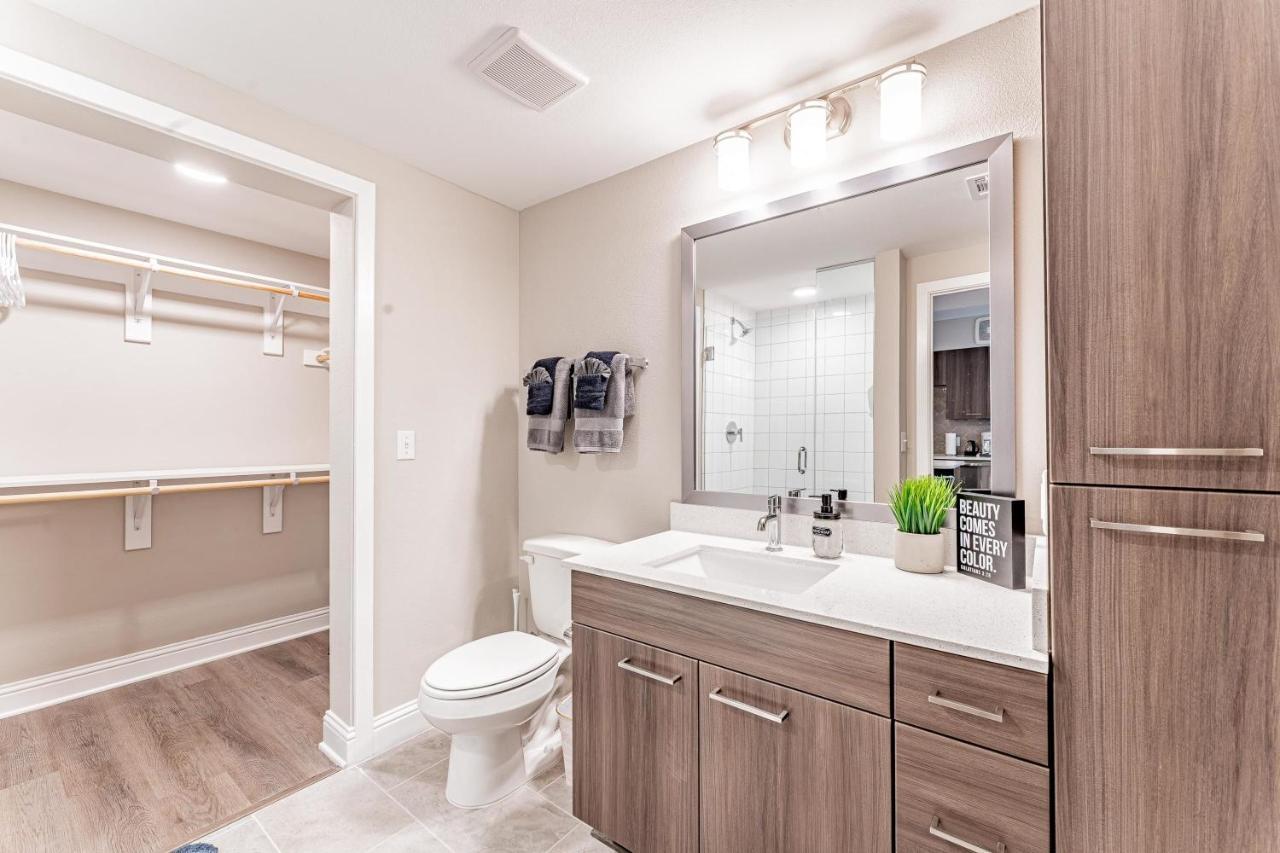 Upscale Modern Apts - Free Parking, Fast Wifi, Courtyard Apartment Austin Bagian luar foto