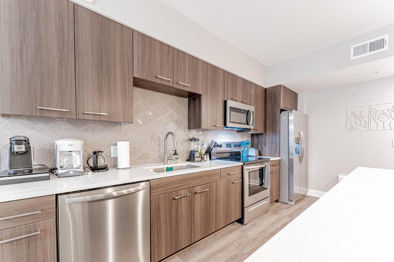 Upscale Modern Apts - Free Parking, Fast Wifi, Courtyard Apartment Austin Bagian luar foto