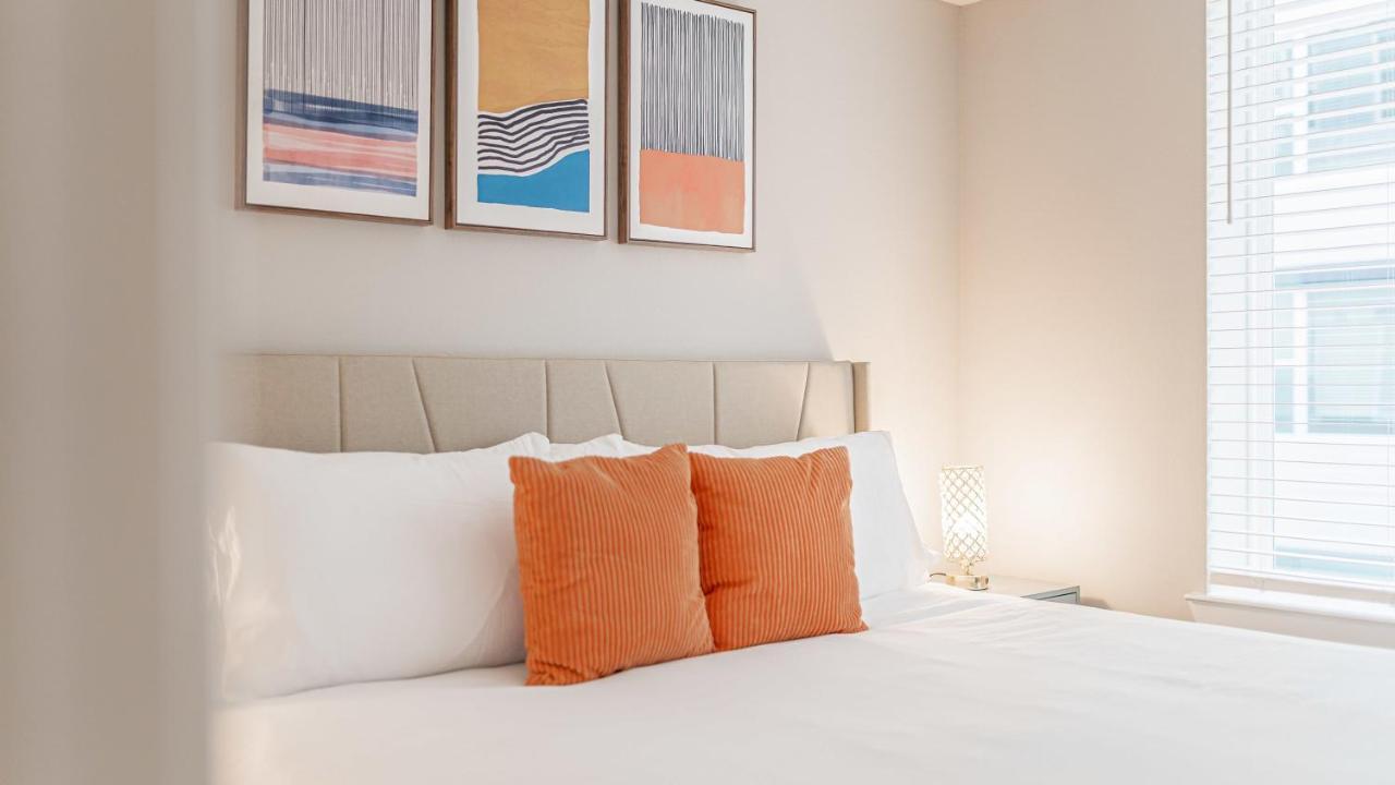 Upscale Modern Apts - Free Parking, Fast Wifi, Courtyard Apartment Austin Bagian luar foto