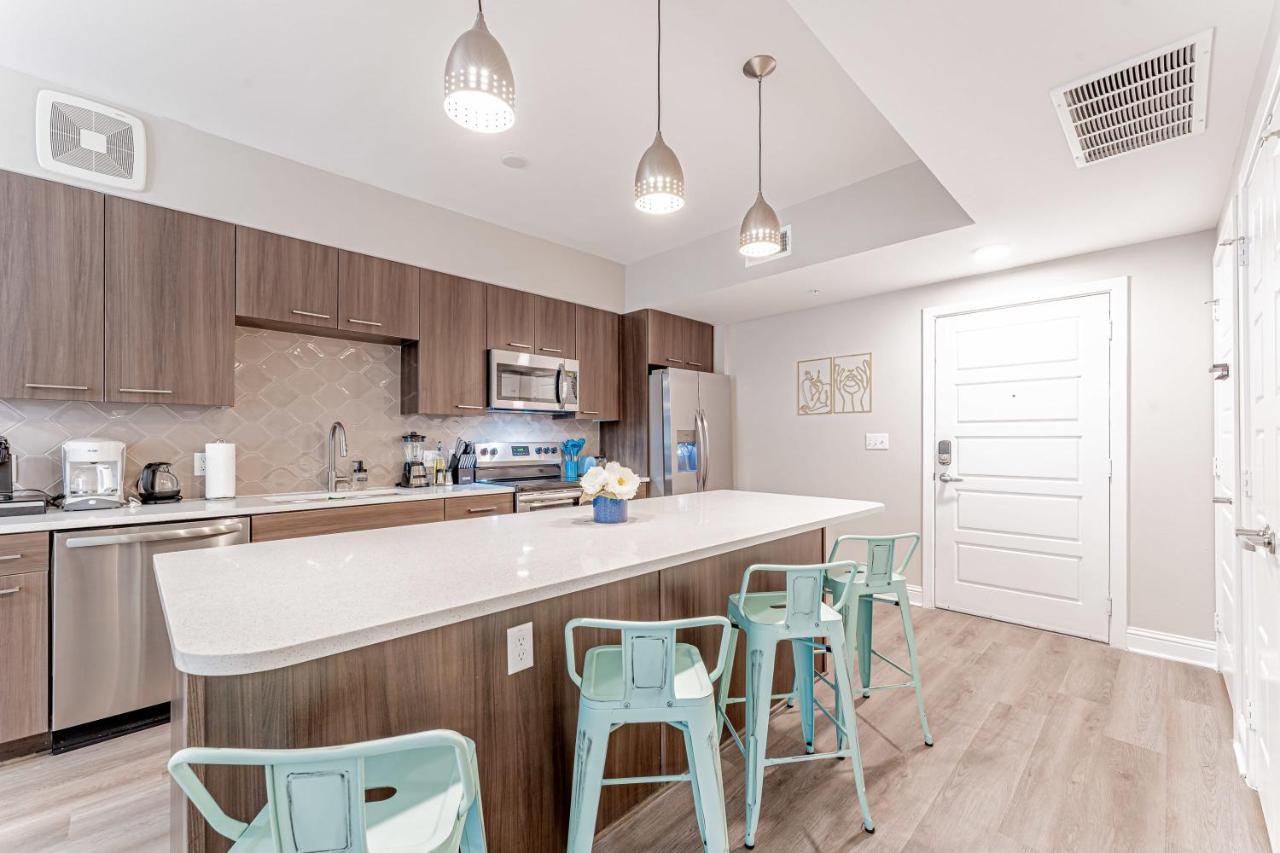 Upscale Modern Apts - Free Parking, Fast Wifi, Courtyard Apartment Austin Bagian luar foto