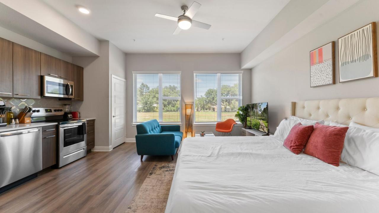 Upscale Modern Apts - Free Parking, Fast Wifi, Courtyard Apartment Austin Bagian luar foto