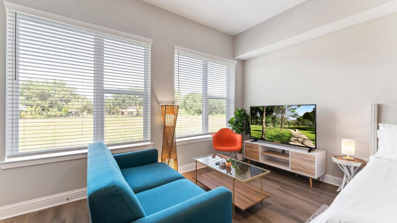 Upscale Modern Apts - Free Parking, Fast Wifi, Courtyard Apartment Austin Bagian luar foto
